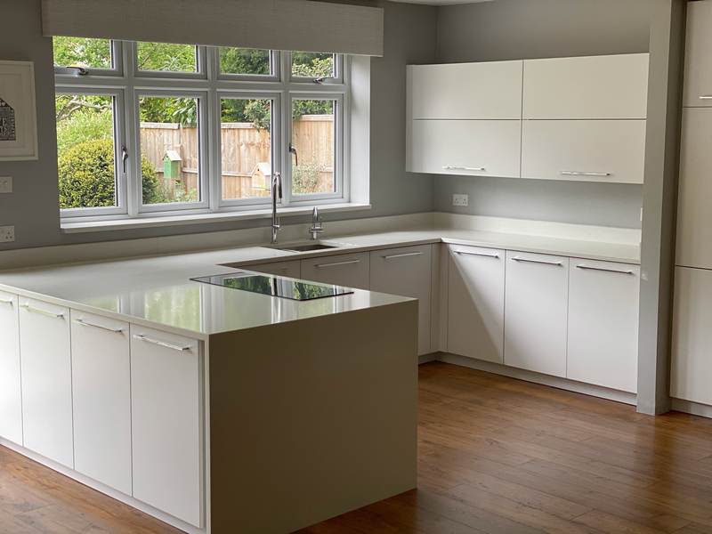 Modern-Bauformat-Cube-Pure-White-Satin-Chrome-Handle-Kitchen-00023